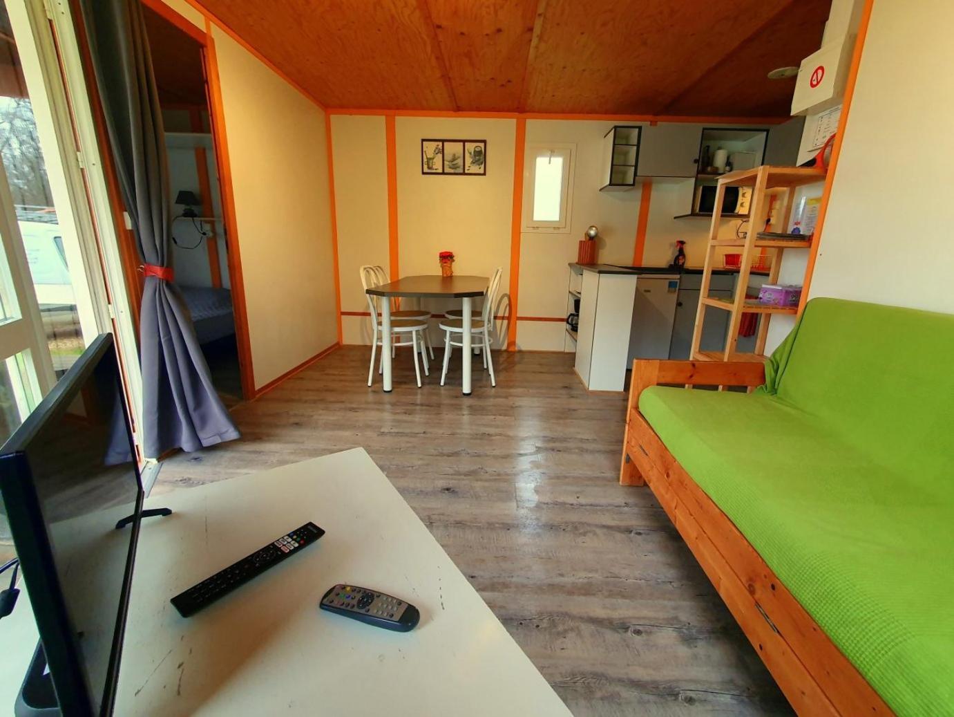 Les Chalets Du Quignon Autry-le-Chatel Εξωτερικό φωτογραφία